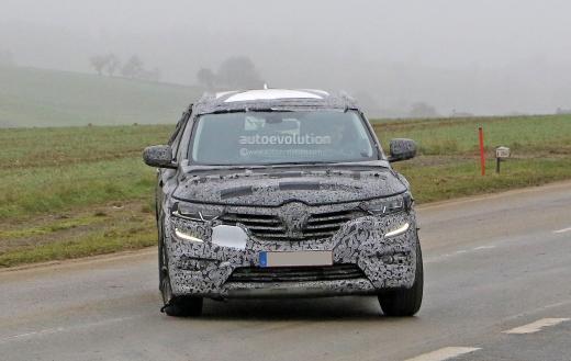 spyshots-2017-renault-d-segment-crossover-shows-interior-for-the-first-time_4.jpg