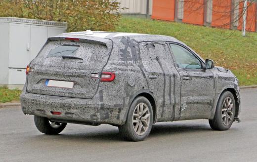 spyshots-2017-renault-d-segment-crossover-shows-interior-for-the-first-time_8.jpg
