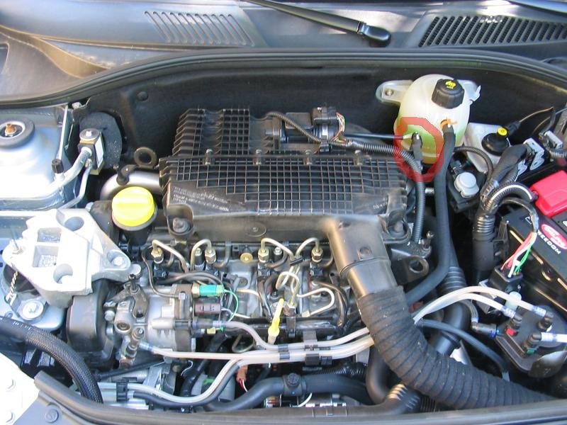 Renault 5 двигатель. Рено Сценик 2 дизель 1.5 DCI. Renault Kangoo 1.5 DCI под капотом. Двигатель Рено Кангу 1.5 дизель. Двигатель Рено Меган 2 дизель 1.5.